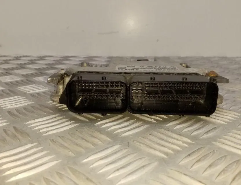 SKODA Superb 2 generation (2008-2015) Moottorin ohjausyksikkö ECU 03L906018JC 34746941