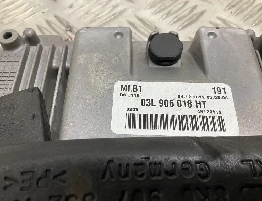 AUDI A4 B8/8K (2011-2016) Moottorin ohjausyksikkö ECU 03L906018HT 34732059