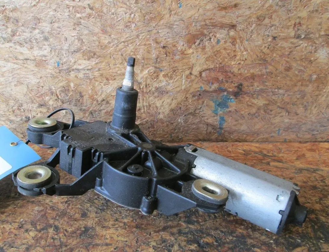 SEAT Ibiza 3 generation (2002-2008) Takaluukun lasinpyyhkijän moottori 6L6955711D 28146786