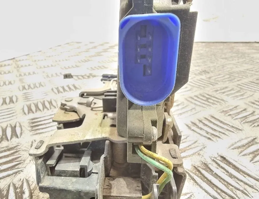 VOLKSWAGEN Golf 8 generation (2019-2023) Oikean takaoven lukko 7L0839016 33707702