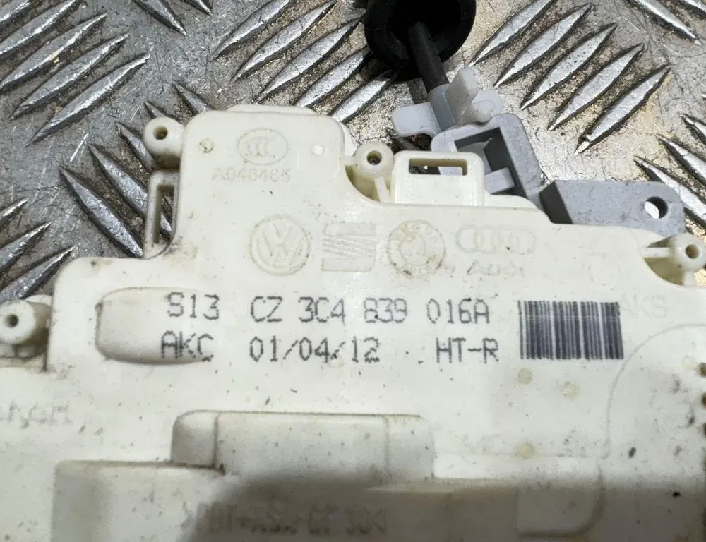 VOLKSWAGEN Passat B7 (2010-2015) Oikean takaoven lukko A046465 33714781