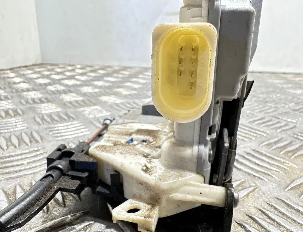 VOLKSWAGEN Passat B7 (2010-2015) Oikean takaoven lukko A046465 33714781