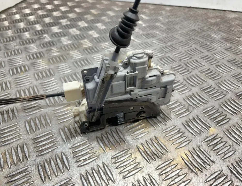 VOLKSWAGEN Passat B7 (2010-2015) Oikean takaoven lukko A046465 33714781