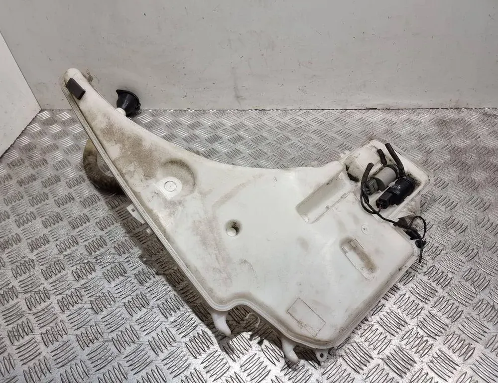 BMW 1 Series E81/E82/E87/E88 (2004-2013) Ikkunanpesusäiliö 7068998,7124231 34175143