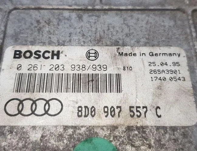 AUDI A4 B5/8D (1994-2001) Moottorin ohjausyksikkö ECU 8D0907557C,0261203938 32271321