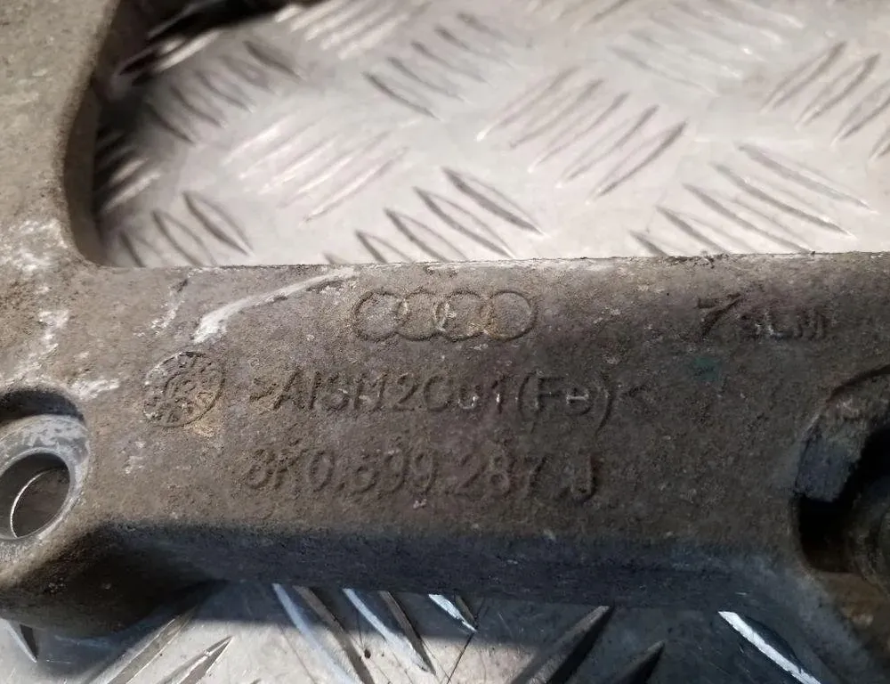 AUDI A5 Sportback 8T (2009-2011) Taka tasauspyörästön kiinnike 8K0599287J 32151303