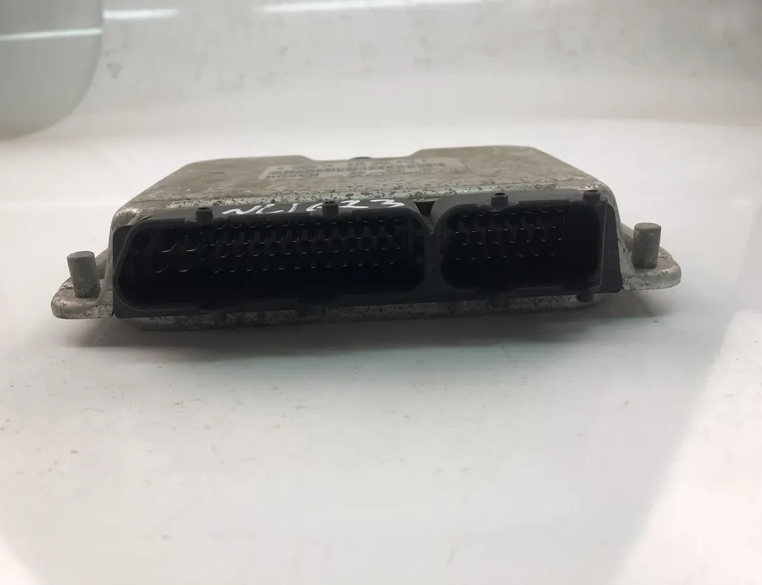 VOLKSWAGEN Golf 5 generation (2003-2009) Moottorin ohjausyksikkö ECU 0261207190,036906032G 18049639