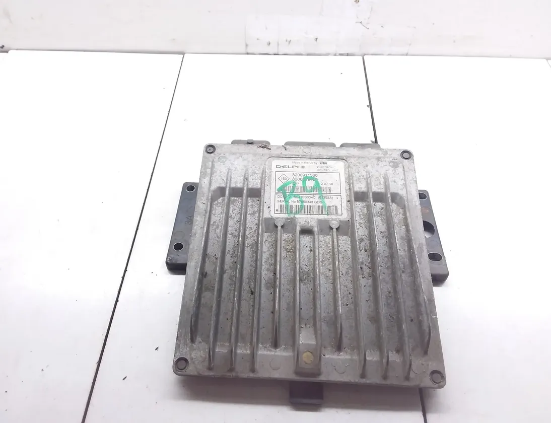 NISSAN Note 1 generation (2005-2014) Moottorin ohjausyksikkö ECU 8200911560 31318446