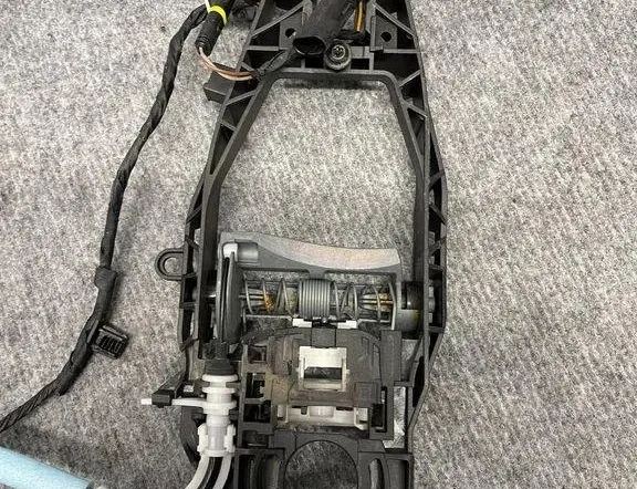 BMW 6 Series G32 (2017-2024) Vasemman takaoven lukko A046465,7477689,18283810 32188084