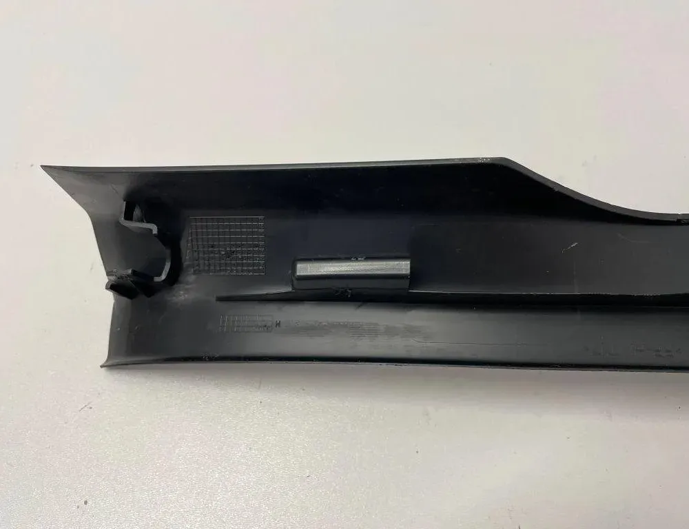 MERCEDES-BENZ CLS-Class C219 (2004-2010) Oikean takakynnyksen verhoilu A2136808602 32195313