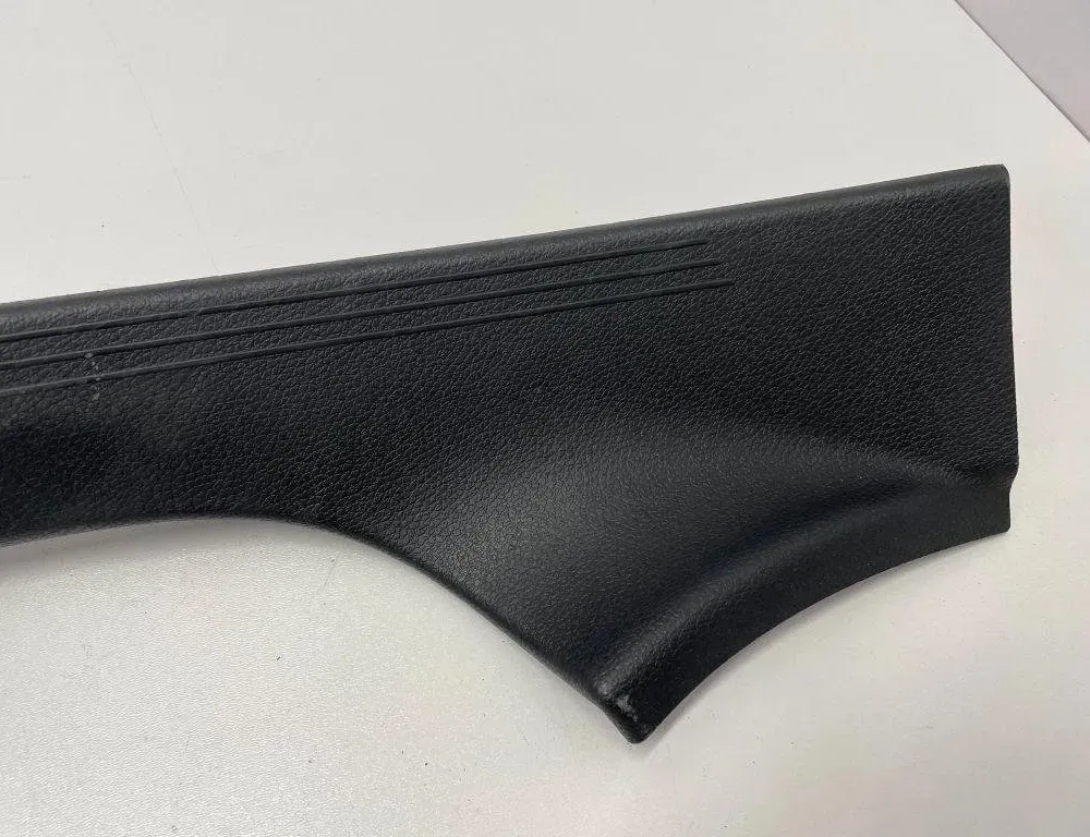 MERCEDES-BENZ CLS-Class C219 (2004-2010) Oikean takakynnyksen verhoilu A2136808602 32195313