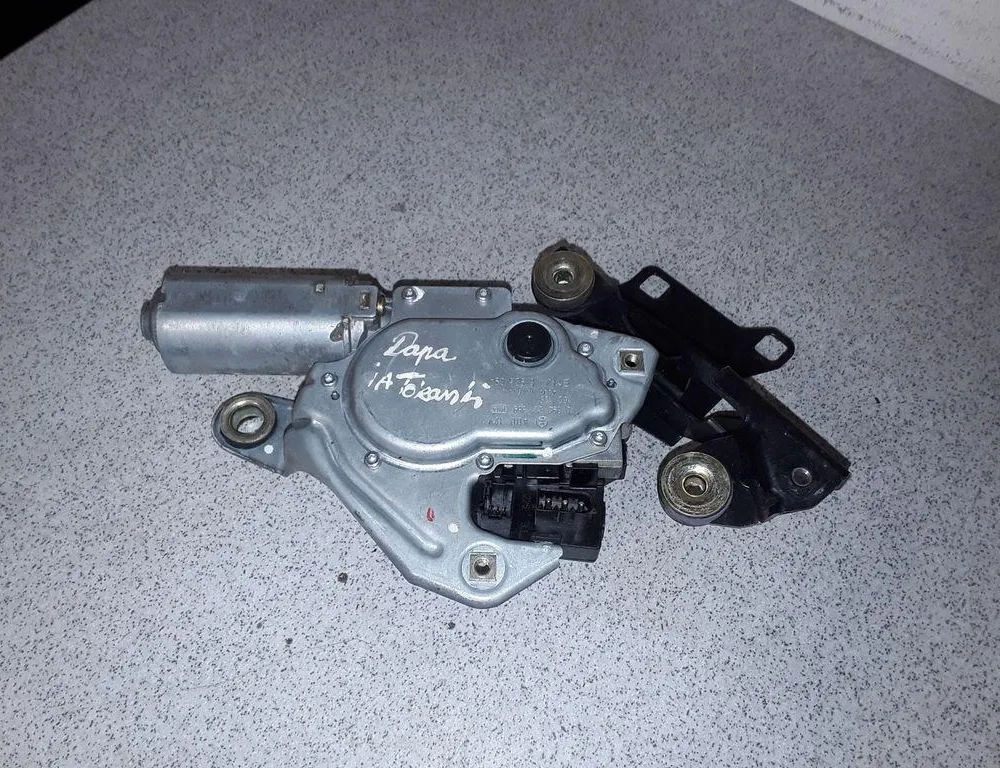 BMW 3 Series E46 (1997-2006) Takaluukun lasinpyyhkijän moottori 6925094 33745212
