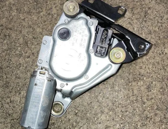 BMW 3 Series E46 (1997-2006) Takaluukun lasinpyyhkijän moottori 6925094 33758778