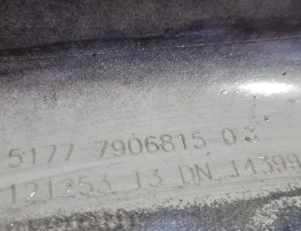 BMW 1 Series E81/E82/E87/E88 (2004-2013) Oikean puolen muovinen sivuhelman kansi 7906815 33960925