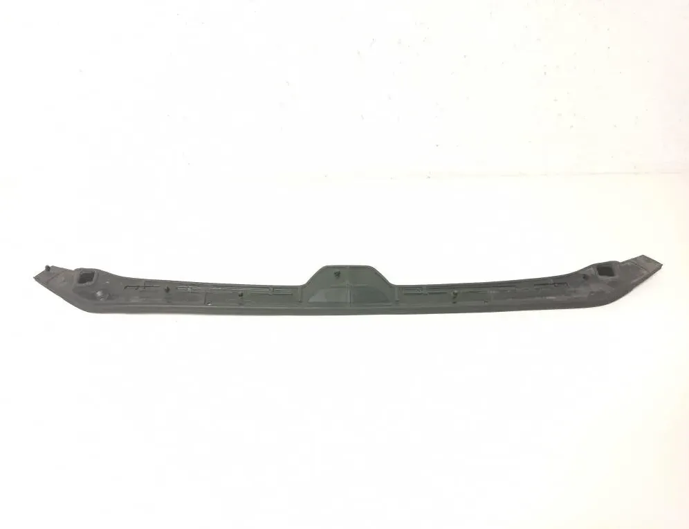 AUDI A4 B9/8W (2015-2024) Muut kehon osat 8W0823124 26589722