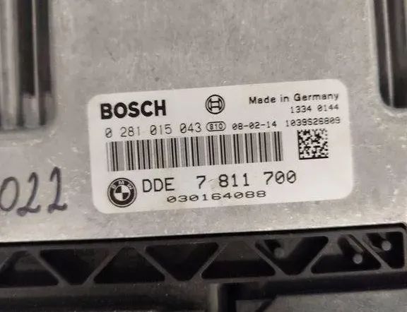BMW 1 Series E81/E82/E87/E88 (2004-2013) Moottorin ohjausyksikkö ECU 7811700 31949446