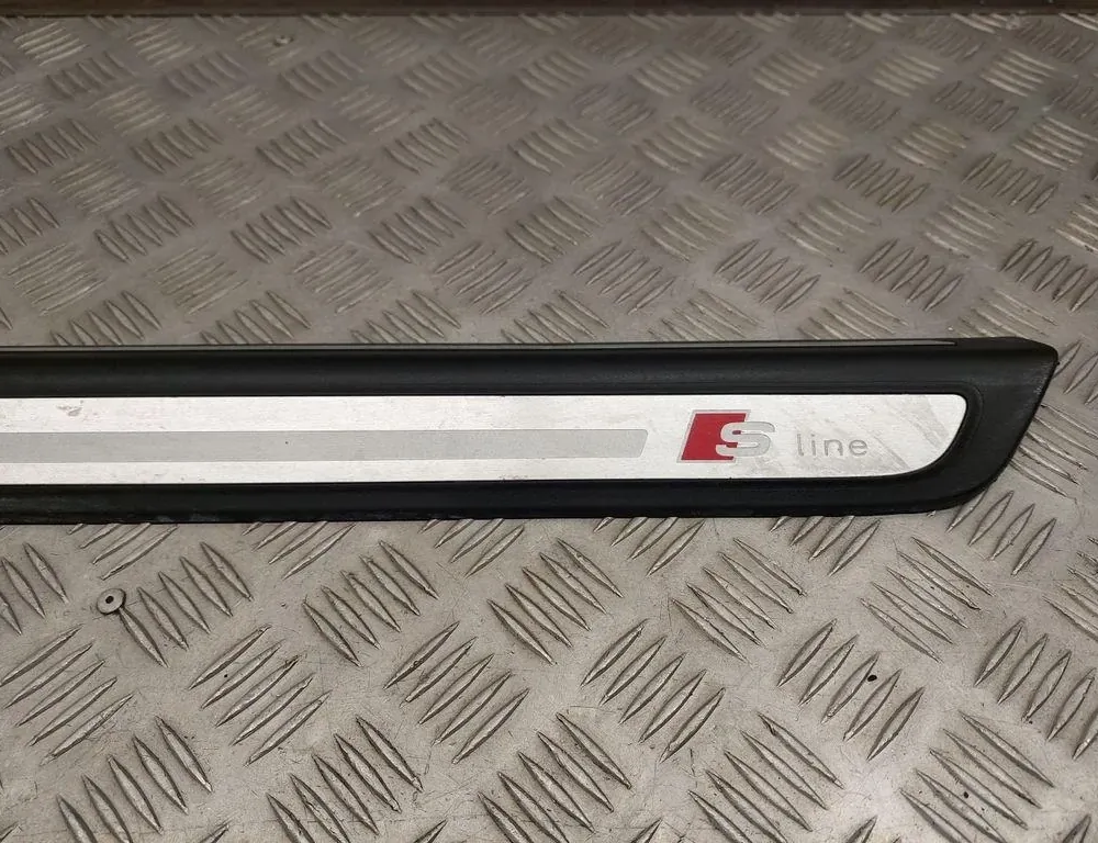 AUDI Q5 8R (2008-2017) Vasemman puolen muovinen sivuhelman kansi 8R0853373F 33434996