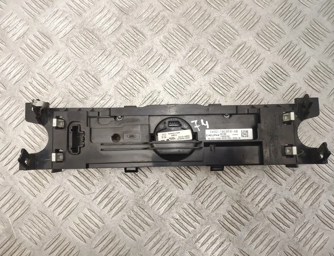 LAND ROVER Range Rover Sport 1 generation (2005-2013) Musiikkisoittimen painikkeet CH3218C858AB,CH2214C535AB 33911726
