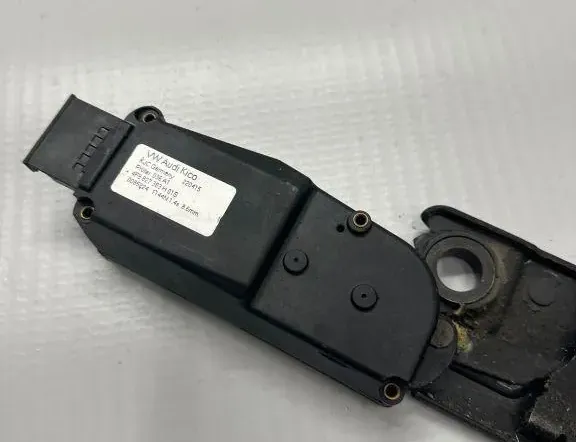 AUDI A6 C6/4F (2004-2011) Takaluukun Soft Close -moottori 4F9827383H,220415 33145445