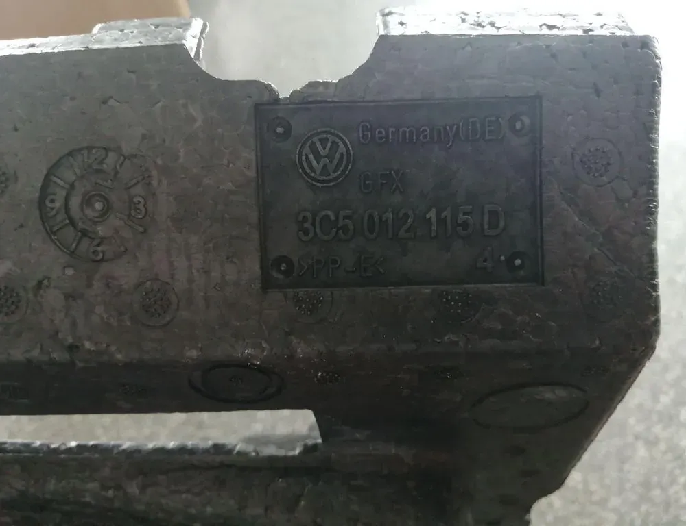 AUDI A4 B5/8D (1994-2001) Varapyöräosan leikkaus 3C5012115D 33851871
