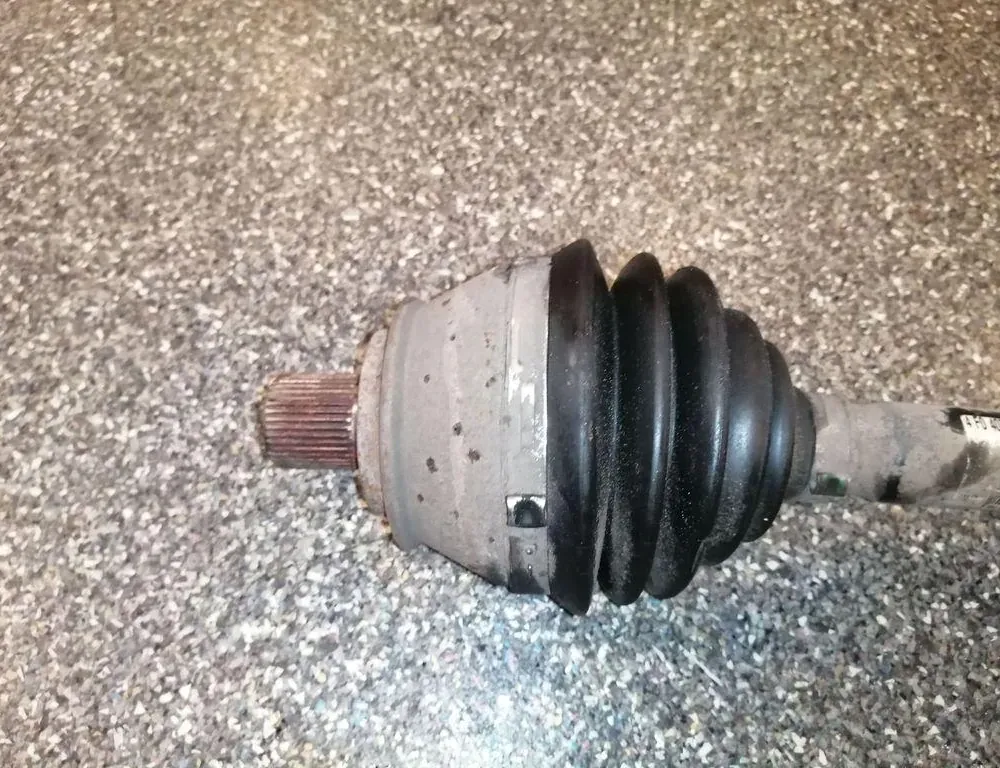 AUDI A6 C6/4F (2004-2011) Edessä vasen vetoakseli 4F0407272J 33853396