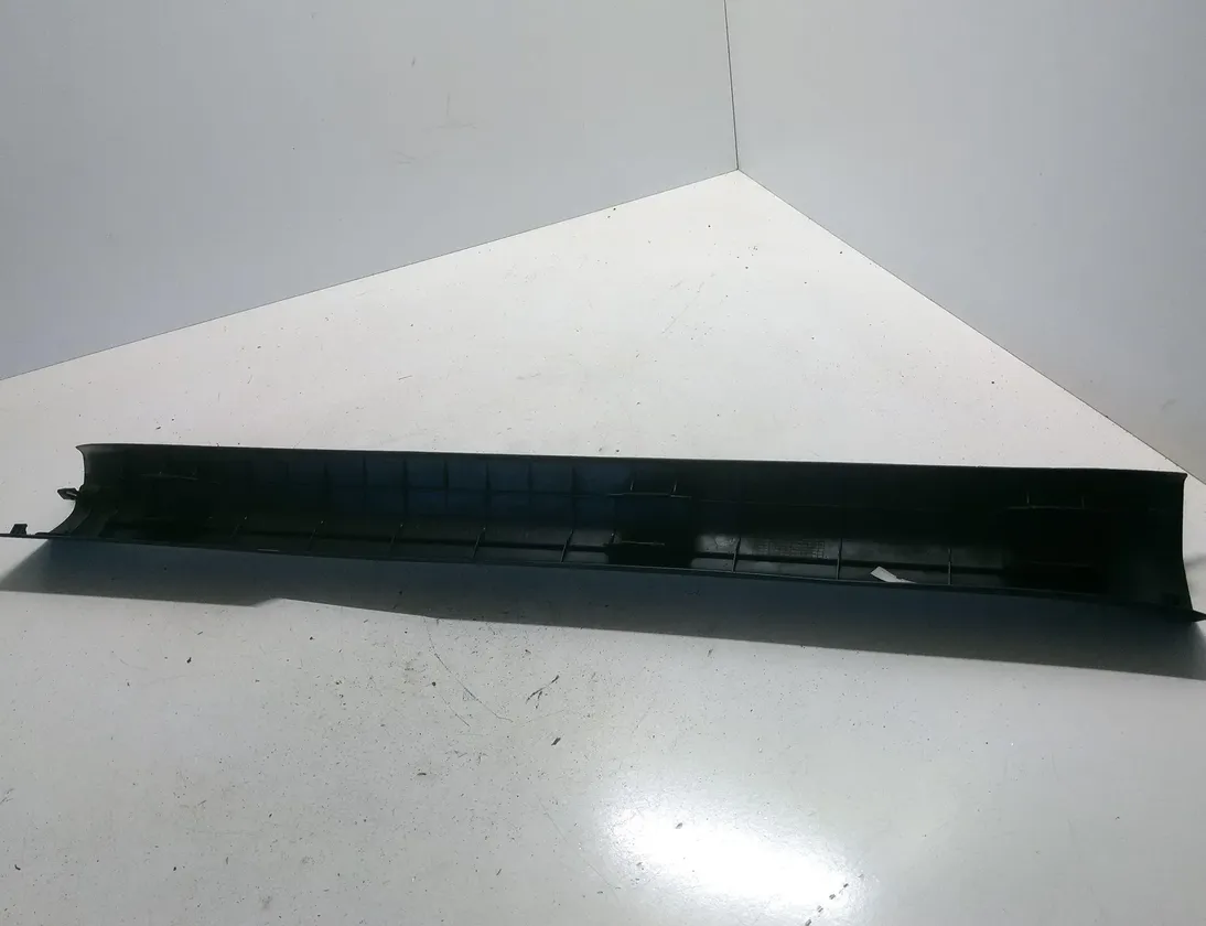 TOYOTA Verso 1 generation (2009-2015) Oikea etukynnysverhoilu 679130F020 28379268