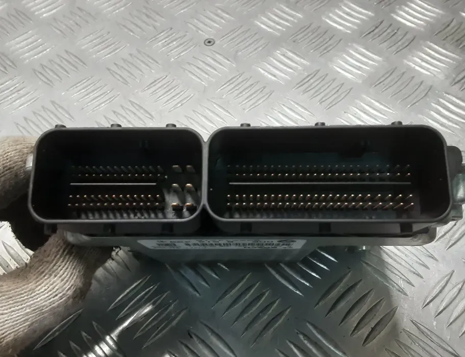 BMW X1 E84 (2009-2015) Moottorin ohjausyksikkö ECU 0281017551 28383509