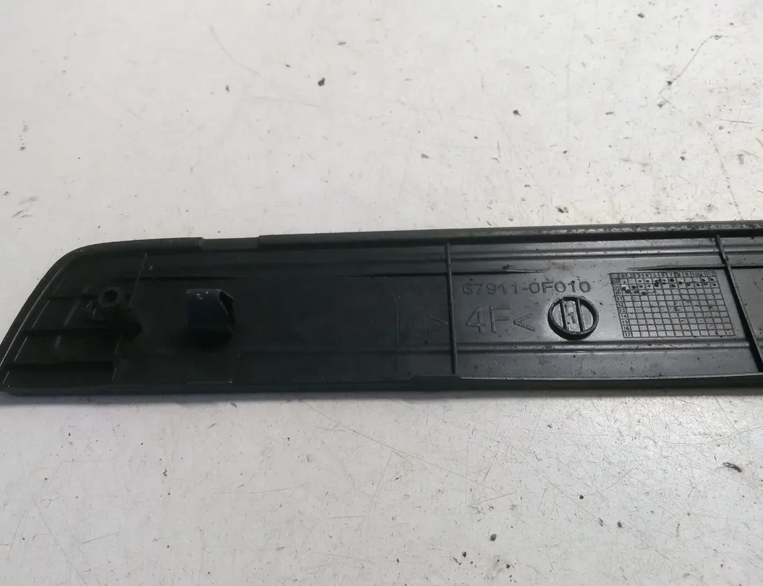 TOYOTA Verso 1 generation (2009-2015) Oikea etukynnysverhoilu 679110F010 28421836