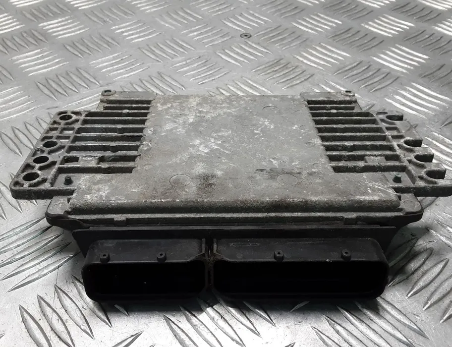 NISSAN Micra K12 (2002-2010) Moottorin ohjausyksikkö ECU MEC37300 28683917