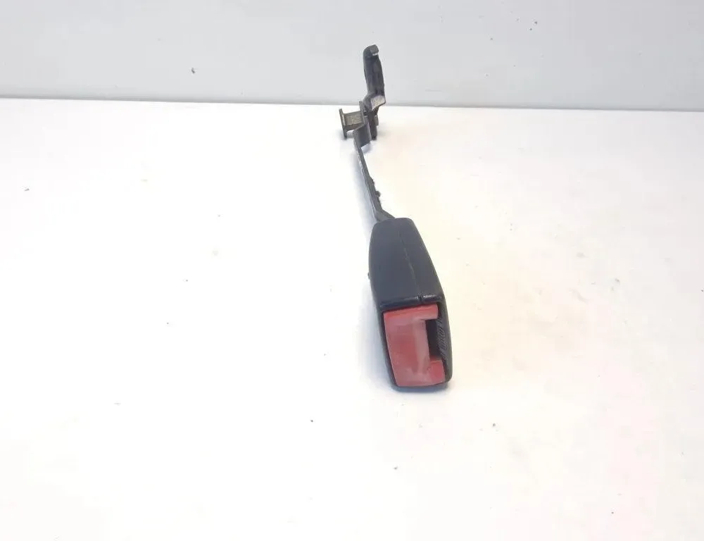 AUDI A6 C8/4K (2018-2024) Oikean etuistuimen solki 4B0857756D 31239529