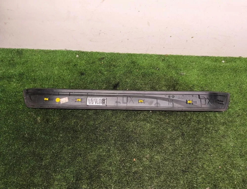 BMW 3 Series E90/E91/E92/E93 (2004-2013) Oikea etukynnysverhoilu 51477060280,7060280 34246559