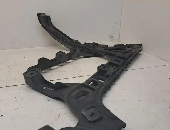 VOLKSWAGEN Passat B6 (2005-2010) Oikean takapuskurin kiinnike 3C8807394 34239596