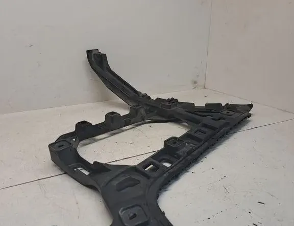 VOLKSWAGEN Passat B6 (2005-2010) Oikean takapuskurin kiinnike 3C8807394 34239596