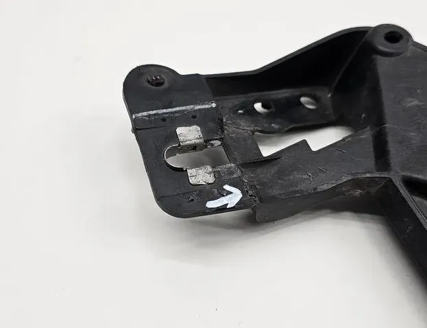 BMW X5 E70 (2006-2013) Oikean etulokasuojan pidike 10503410,7157990 33941886