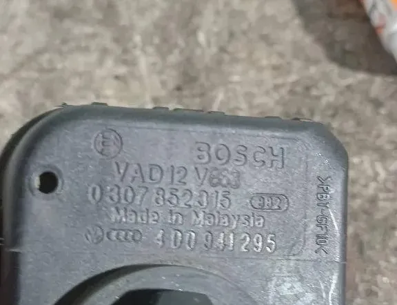 AUDI A4 B5/8D (1994-2001) Ajovalojen korkeussäätimen moottori 4D0941295,VAD12V863 31501911