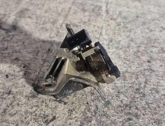 AUDI A3 8L (1996-2003) Takaluukun takaluukun lukko 8D9827573A 31508355