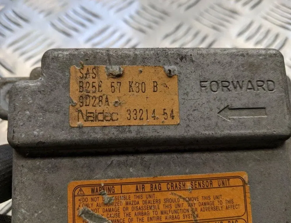 MAZDA 323 BJ (1998-2003) SRS-ohjausyksikkö B25E57K30B 31426395