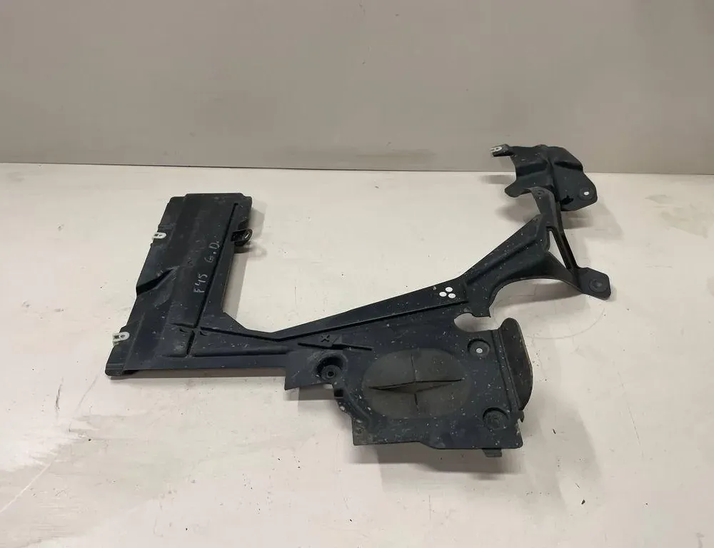 BMW 2 Series Active Tourer F45 (2014-2018) Takana keskimmäinen pohjasuoja 7290812 35573579