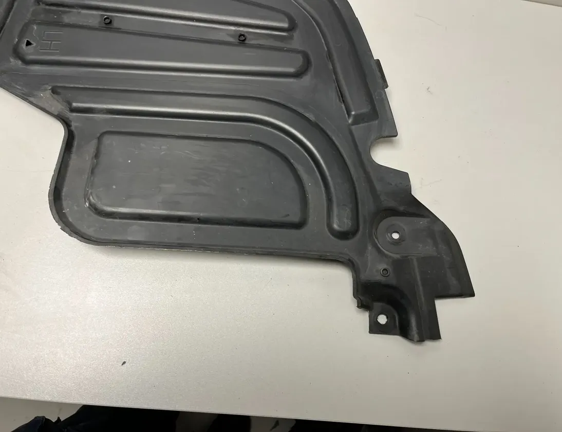 BMW X5 G05/G18 (2018-2024) Taka-vasen pohjasuoja 8091981 34988708