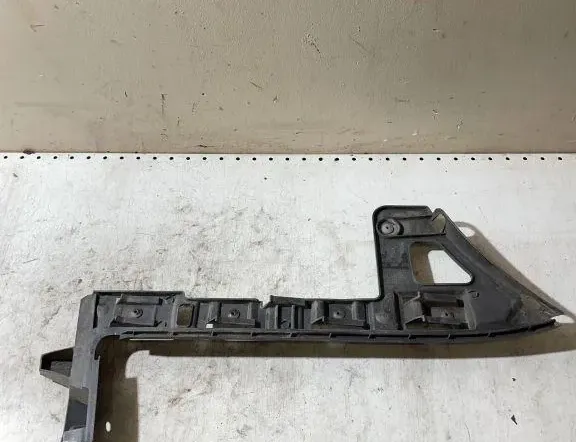 VOLKSWAGEN Passat B6 (2005-2010) Vasen etupuskurin kiinnike 3C9807393 34877190