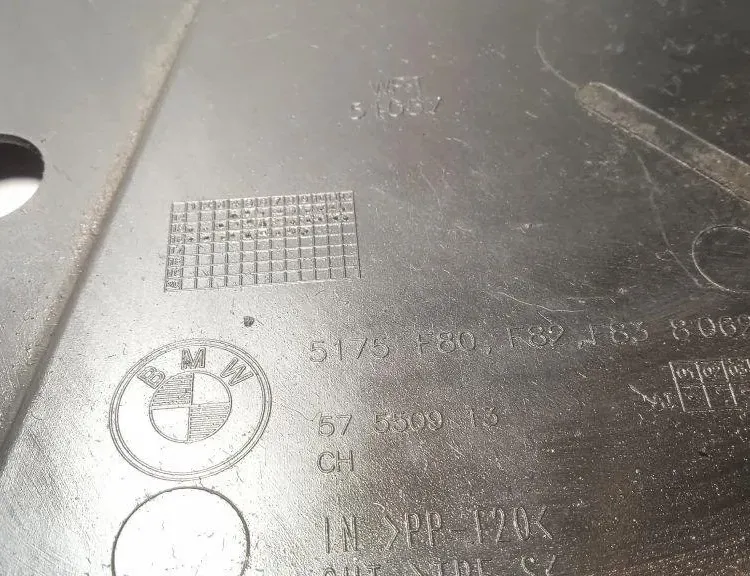 BMW 3 Series F30/F31 (2011-2020) Takana keskimmäinen pohjasuoja 57550913 31128743