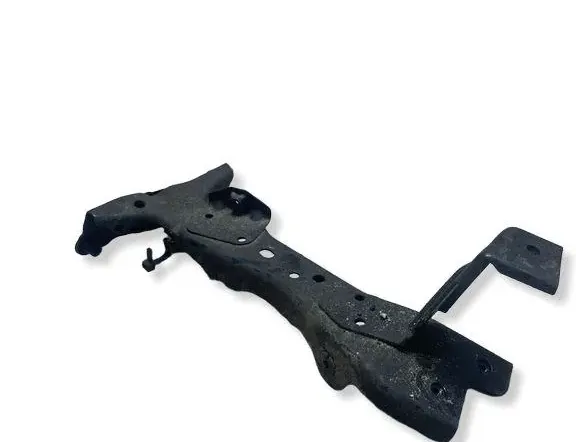 AUDI A3 8V (2012-2020) Oikean etulokasuojan pidike 20211027,8V0821135A 34996532