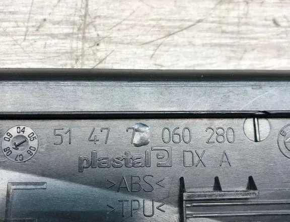 BMW 3 Series E90/E91/E92/E93 (2004-2013) Oikea etukynnysverhoilu 7060280,7172269 34973131