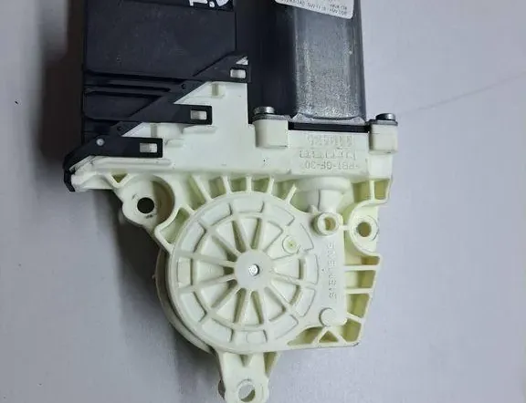 VOLKSWAGEN Passat B6 (2005-2010) Vasemman etuoven ikkunansäädin 1K0959703P,974227114,981243340 34996527