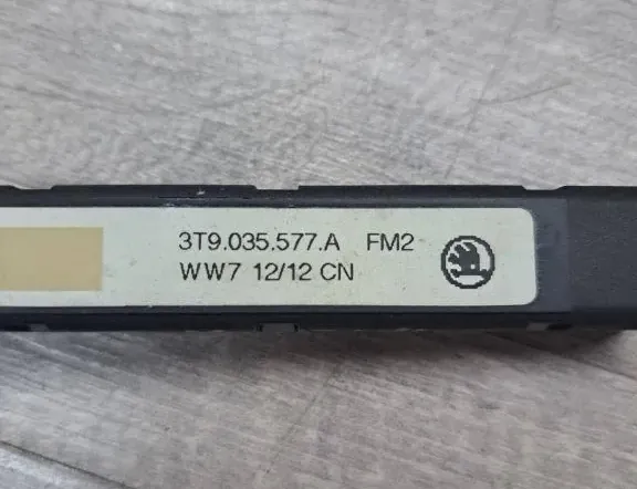 SKODA Superb 2 generation (2008-2015) Bootlid antennivahvistin 3T9035577A 34972555