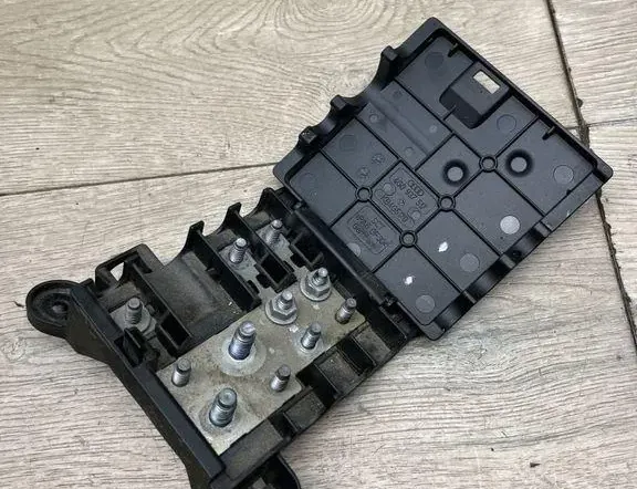 AUDI A6 C7/4G (2010-2020) Virranjakolaatikko 4G0937517,KB4G5170 34996529