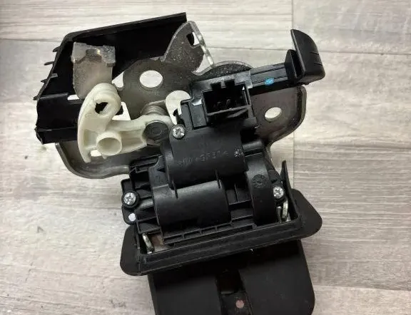 AUDI A6 C7/4G (2010-2020) Takaluukun takaluukun lukko 4H0827505,1258410 34996477