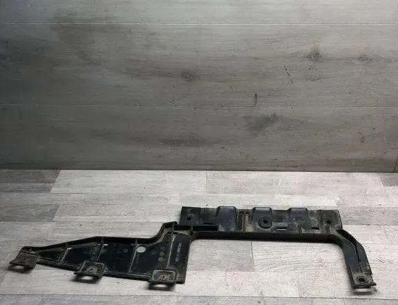 BMW 3 Series E90/E91/E92/E93 (2004-2013) Takapuskurin diffuusori 7163847,7275841,E9DE91 34996401