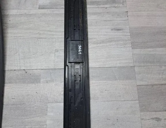 BMW 5 Series F10/F11 (2009-2017) Oikea etukynnysverhoilu 57550913,507897 34980757