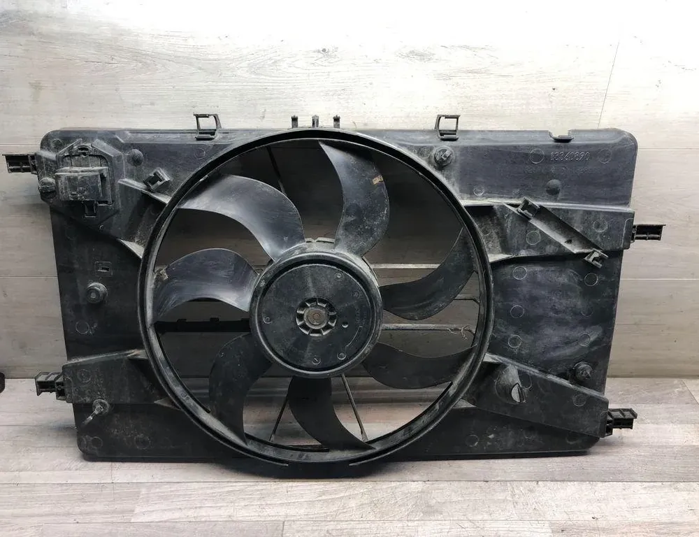OPEL Insignia A (2008-2016) Moottorin jäähdytystuulettimen jäähdytin 13360890 34990318